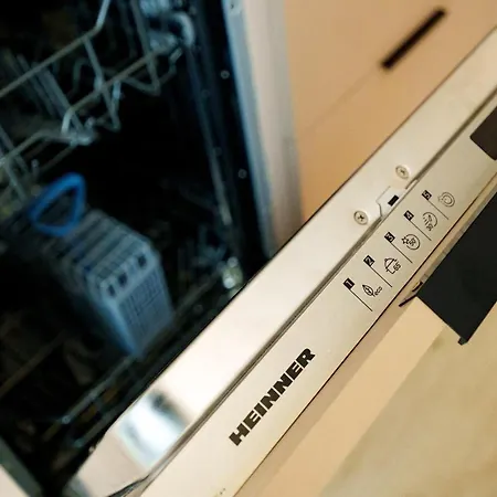 Royale Sundance 305 Infinity Pool & Mamaia Nord * ナボダリ