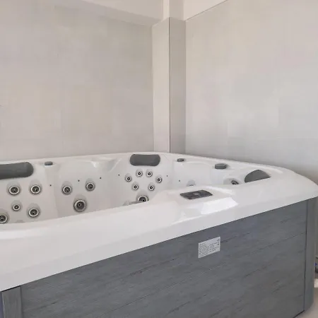 Royale Sundance 305 Infinity Pool & Mamaia Nord アパート *