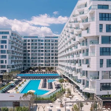 Royale Sundance 305 Infinity Pool & Mamaia Nord ナボダリ