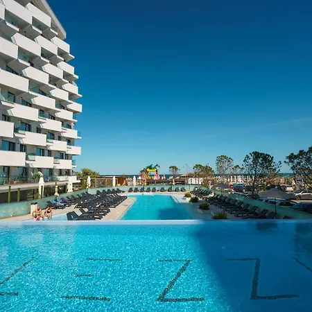 Royale Sundance 305 Infinity Pool & Mamaia Nord 아파트
